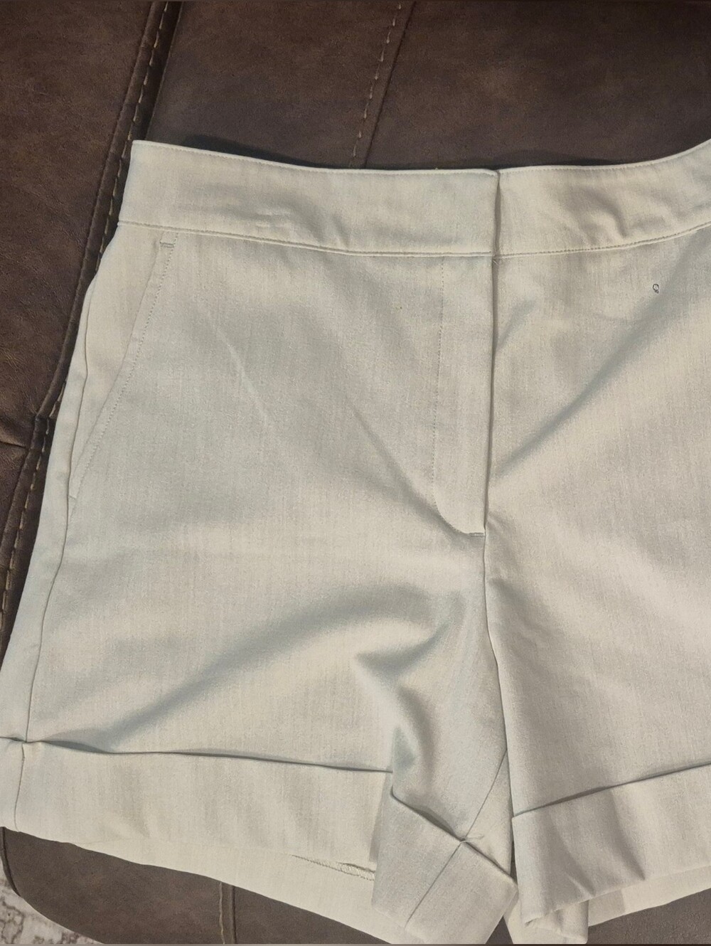 Rachel Zoe Light Tan Tailored Cuffed Shorts Size 6 Classic Career Casual - Picture 3 of 4